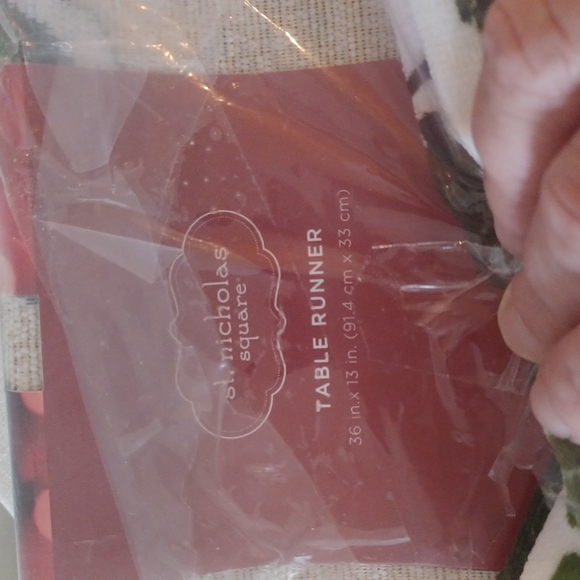 Snowman table runner & kitchen towel set - Picture 3 of 6